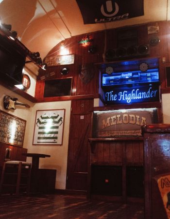 The Highlander Bar Santorini